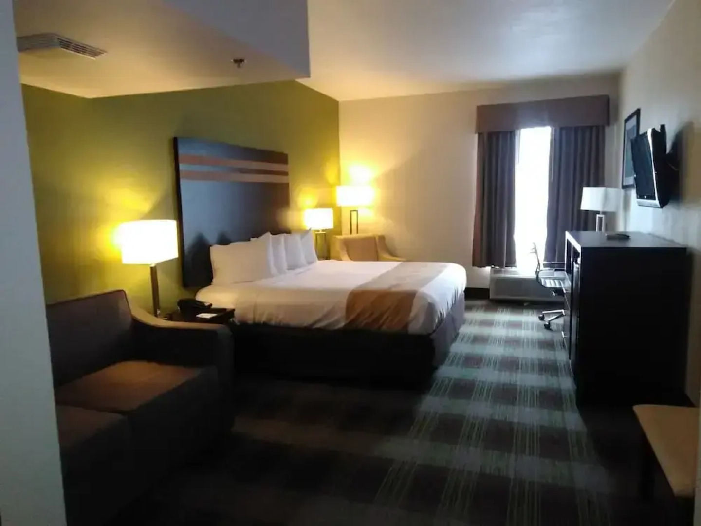Americas Best Value Inn & Suites