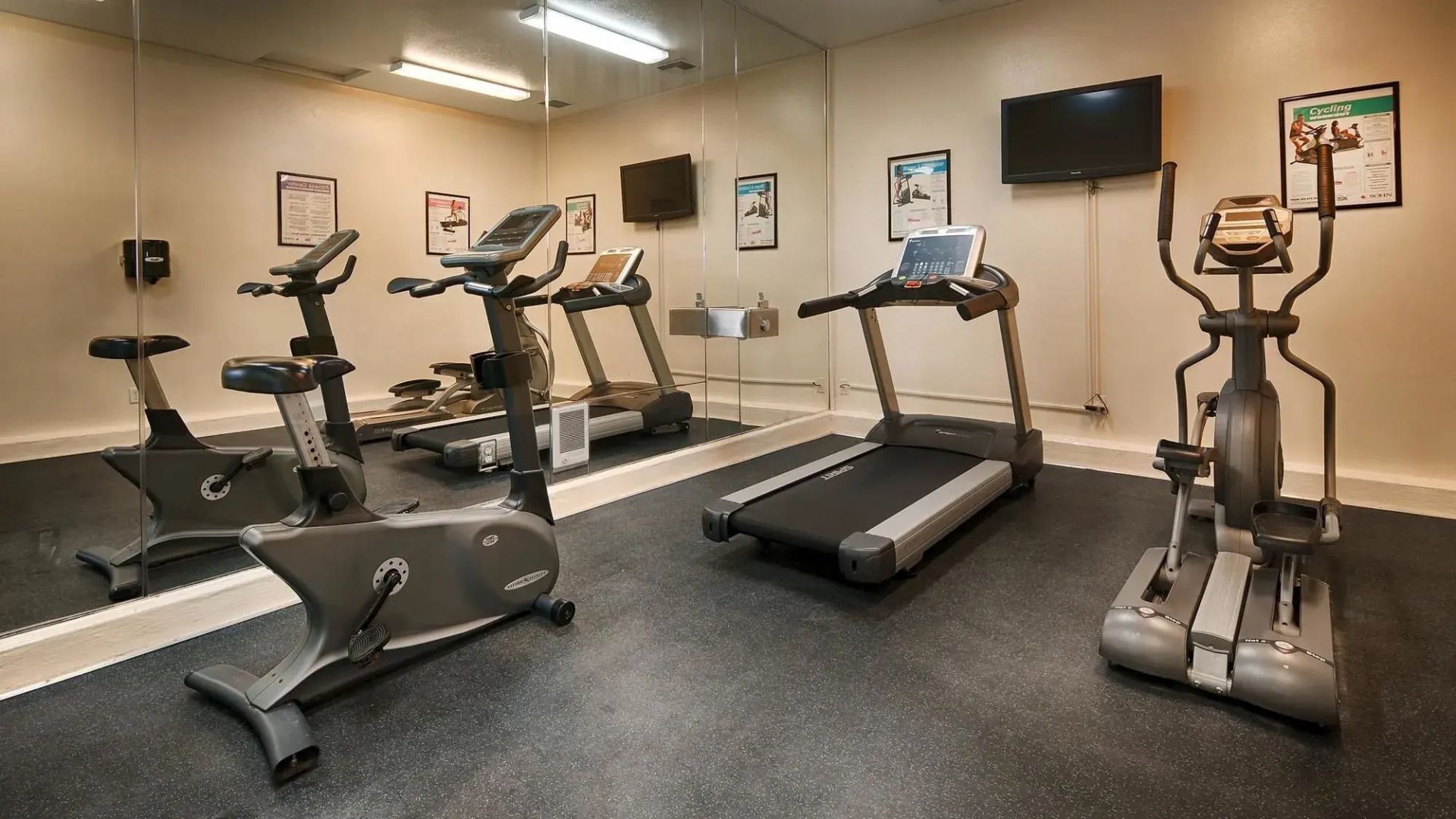 Best Western Plus Northwoods Inn