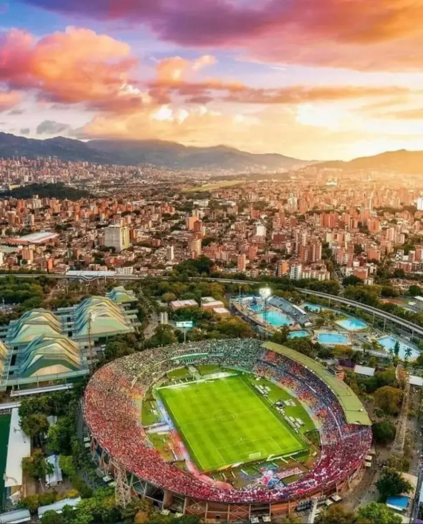 Sabaneta, apartment, Parking, Pool & with club in the sky!