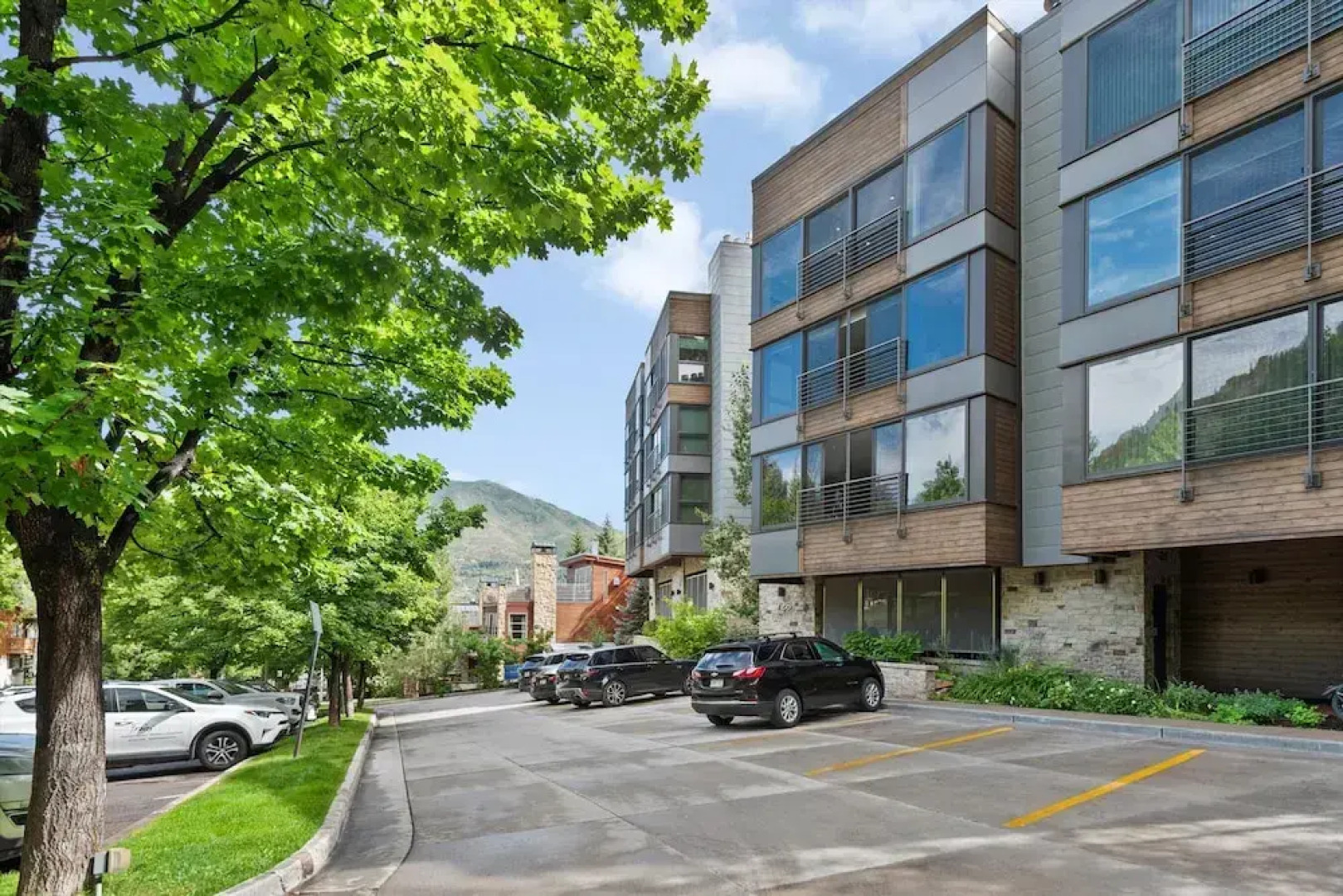 Durant Condominiums by Frias