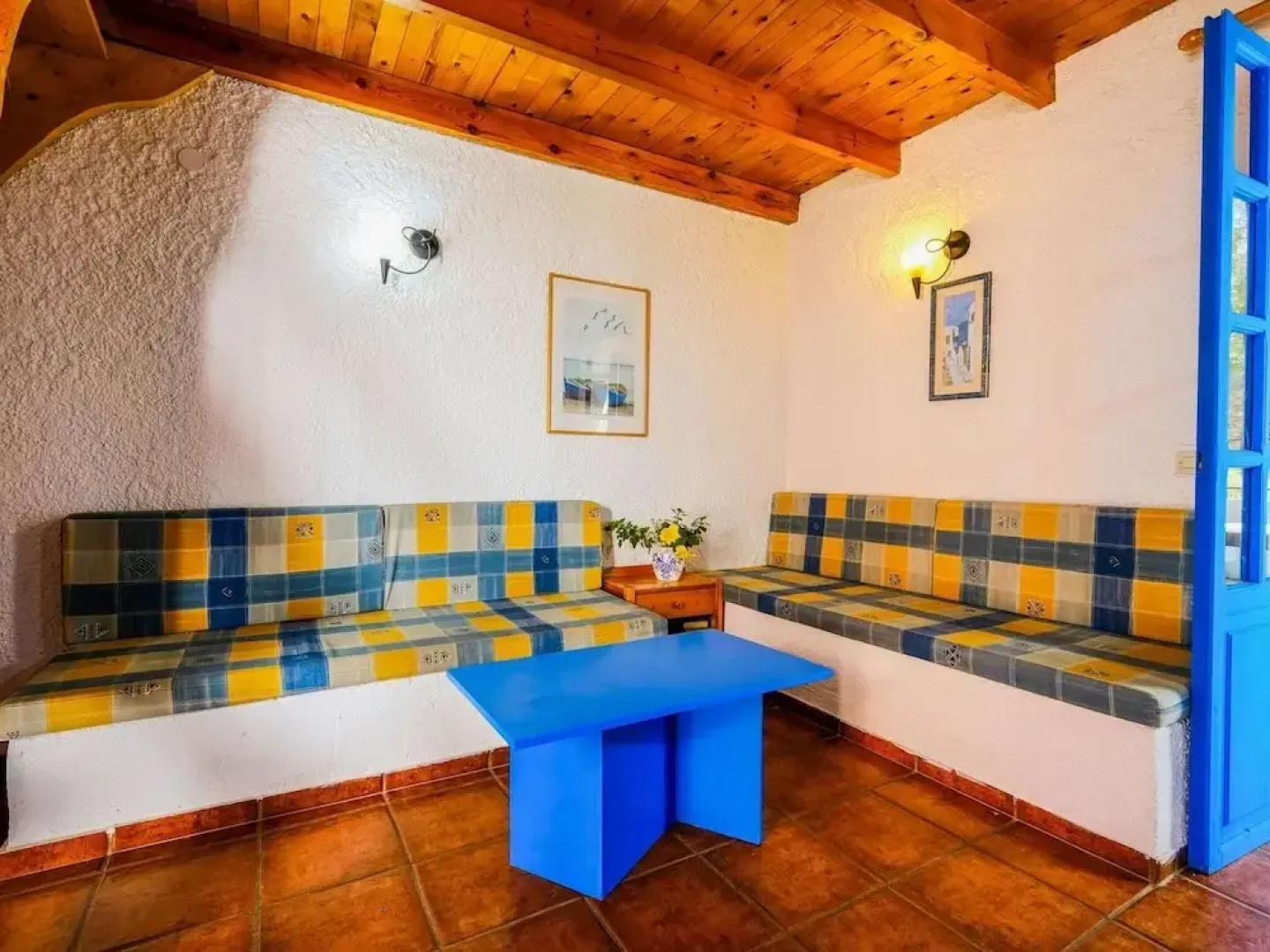 Tranquil Holiday Home in Palaiochora near Sea Beach