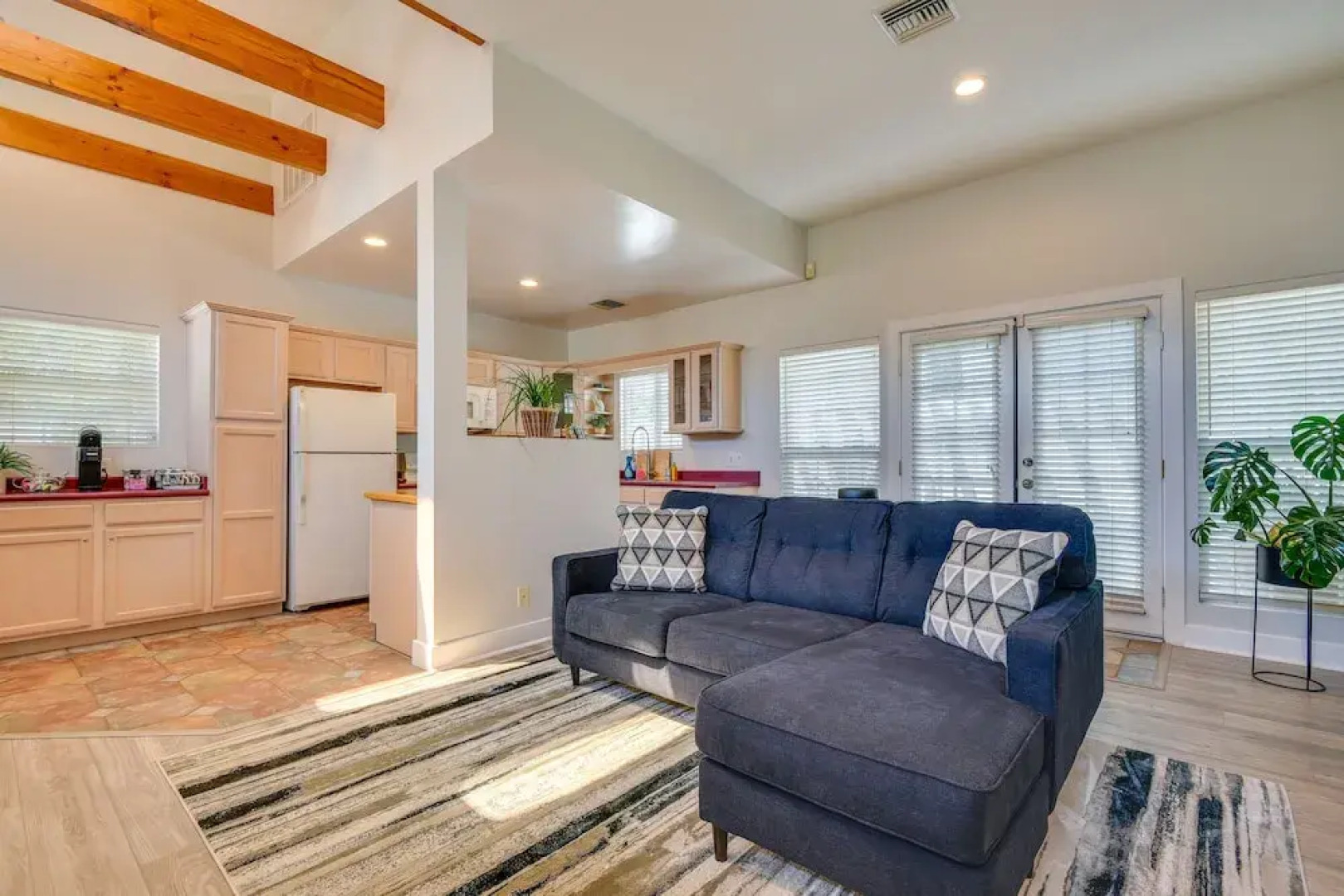 Luxe Pasadena Casita w/ Fireplace & Grill