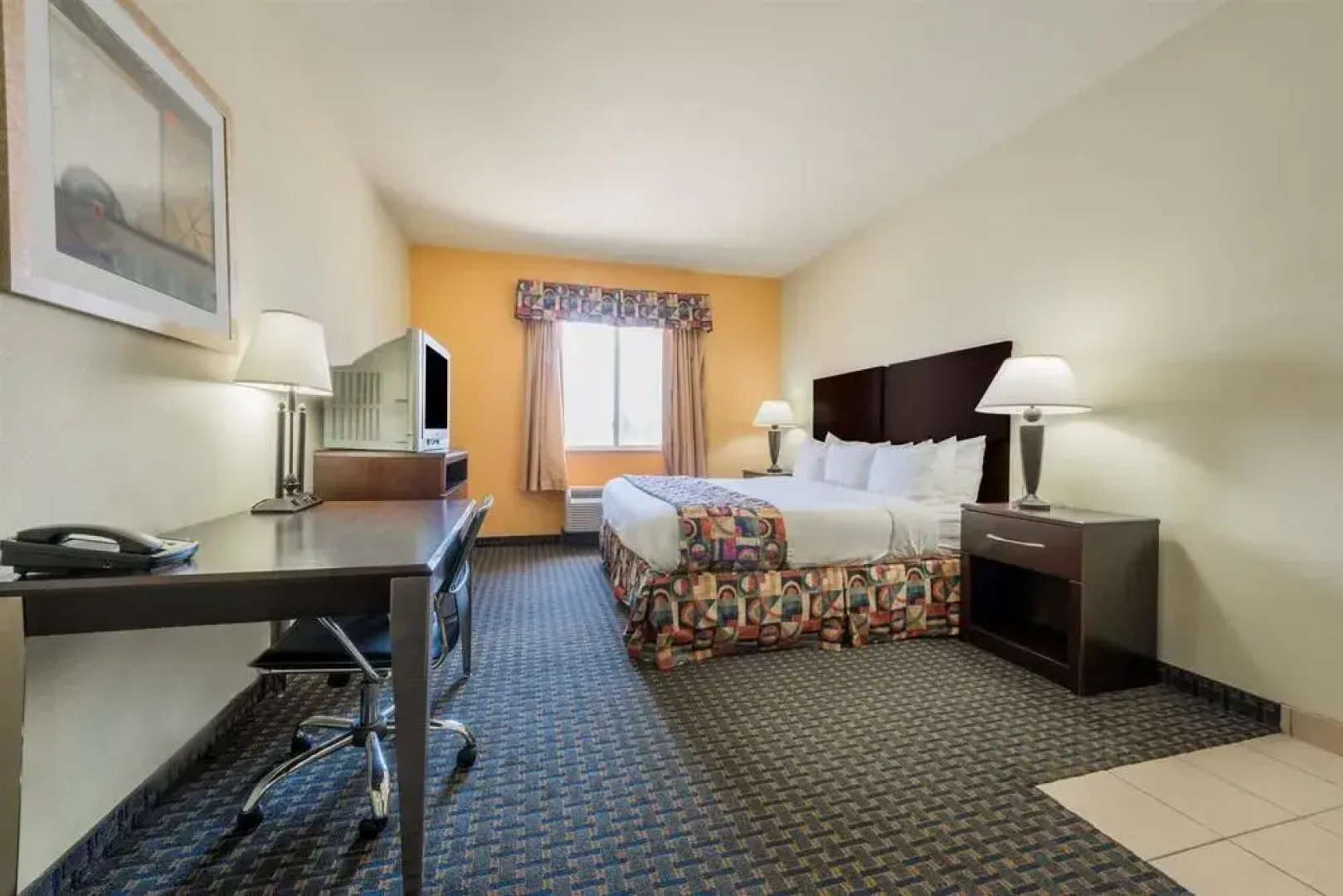 Days Inn & Suites Cleburne TX