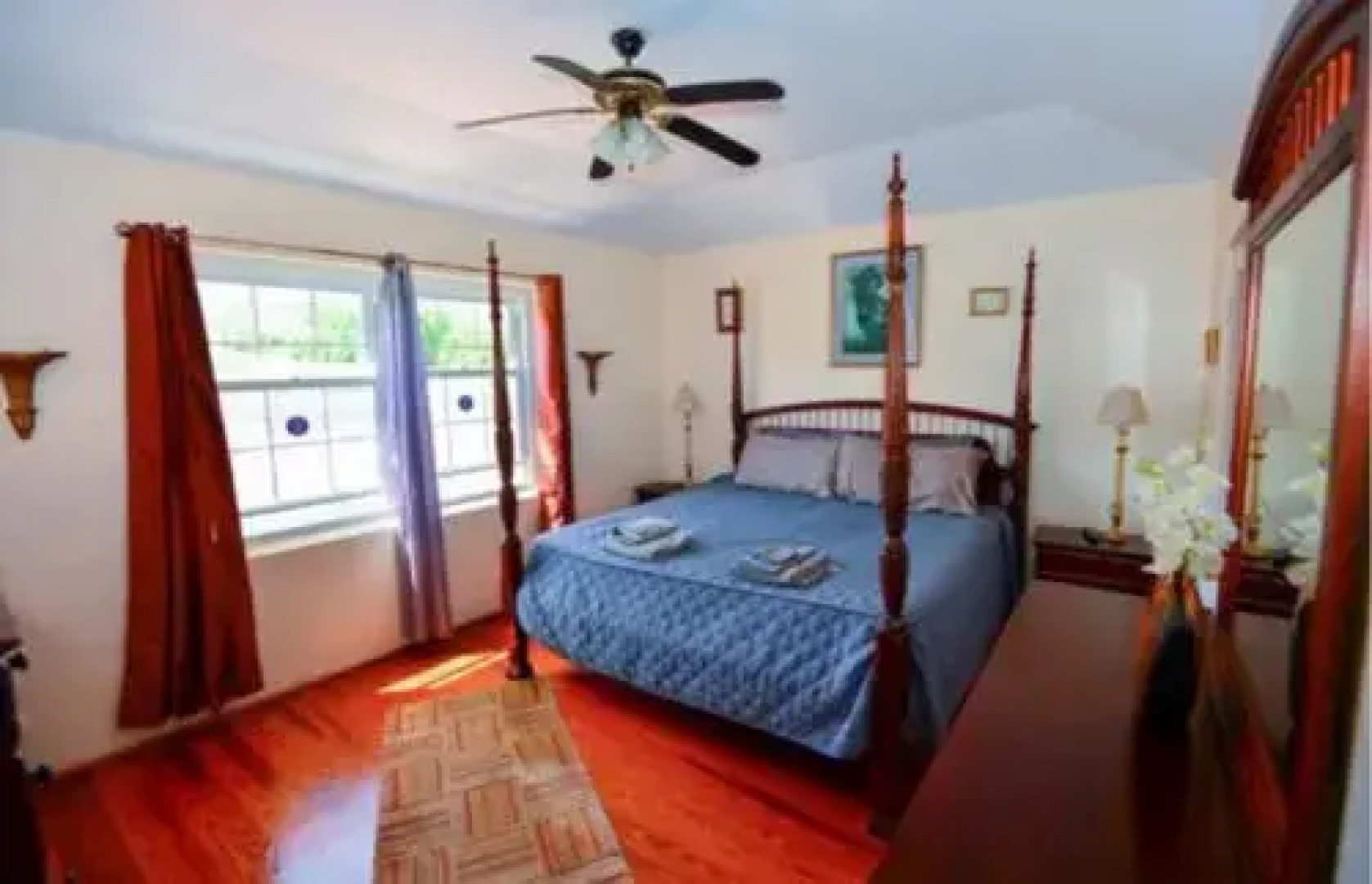 Fairhills - Walk to Elbow Beach everyday..