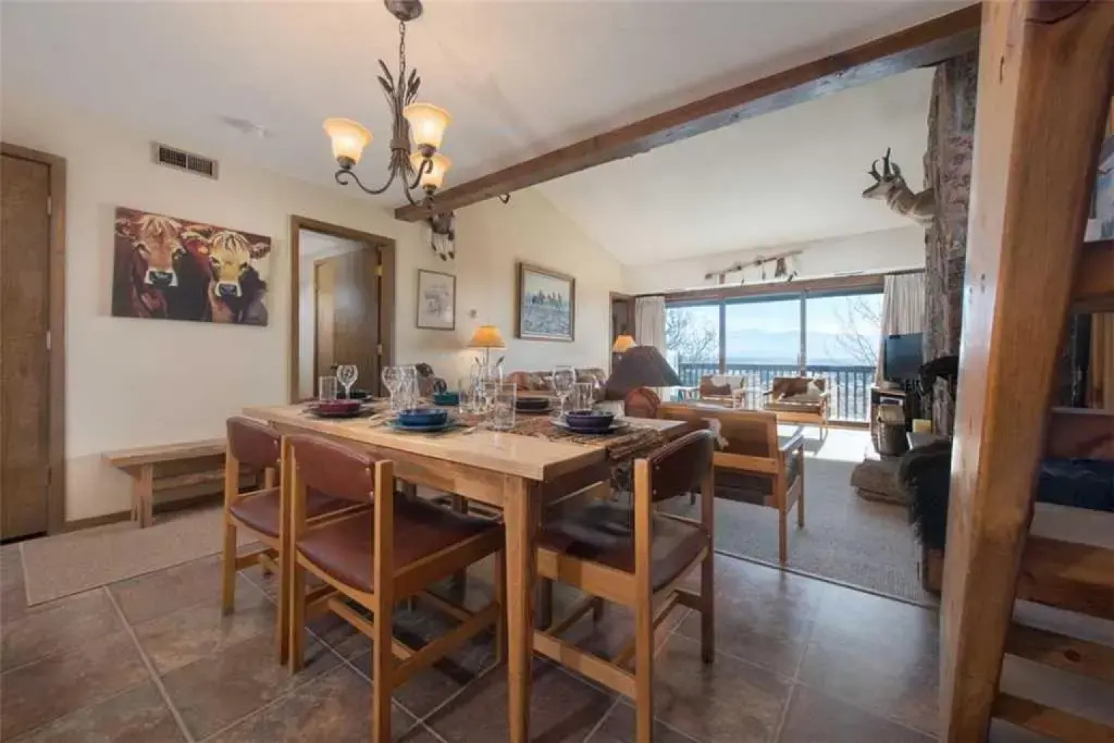 JHRL - Slope-side Whiteridge B5 Condo - Walk to Tram