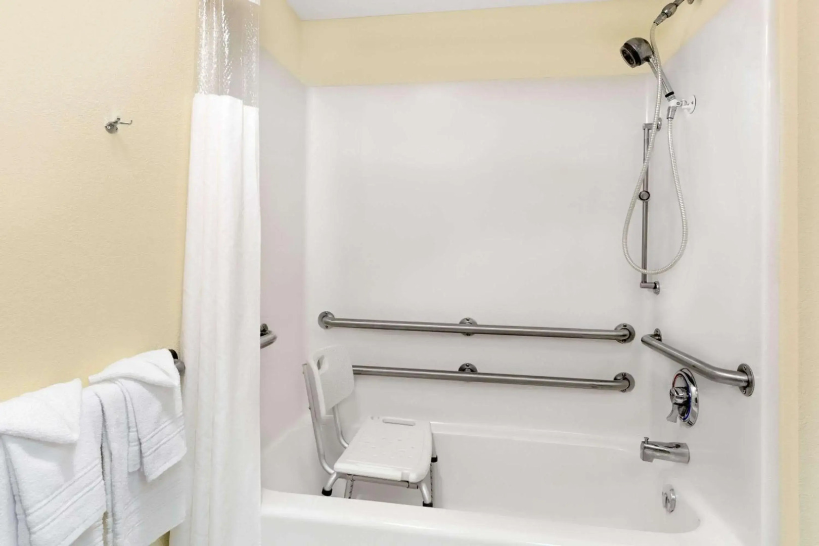 Travelodge by Wyndham Perry National Fairgrounds Area I-75