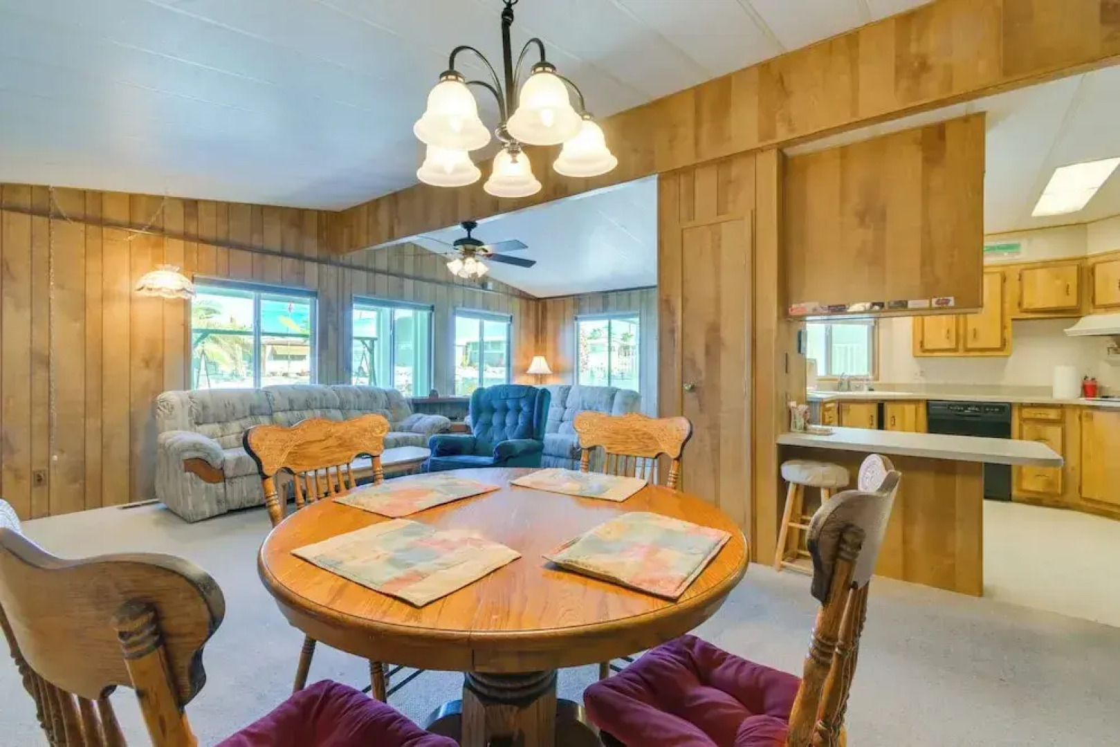 2 Mi to Lake Havasu: Pet-friendly Home w/ Grill!