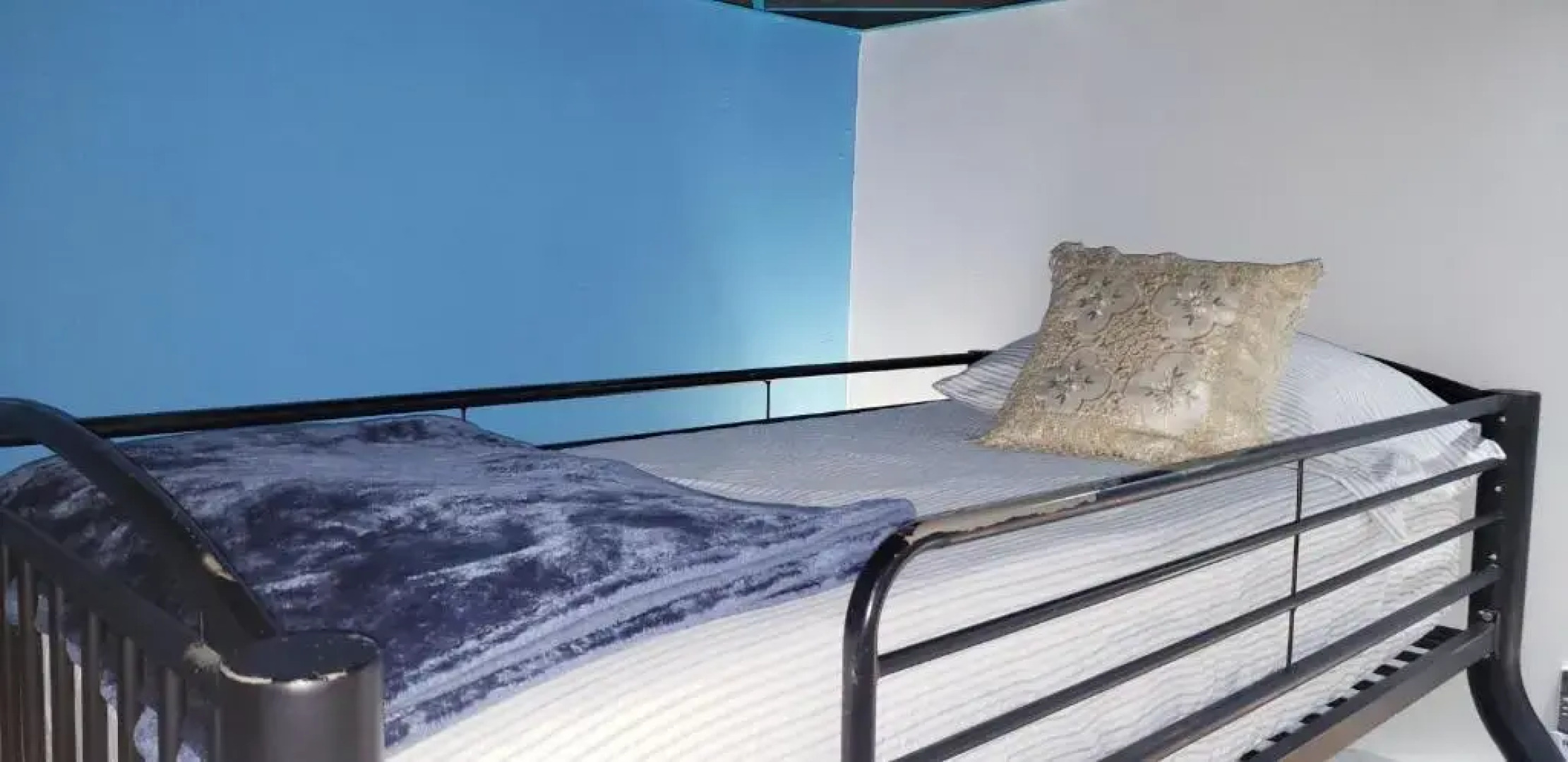 M/H house (#1) cozy and beautiful house near the airport and the beach