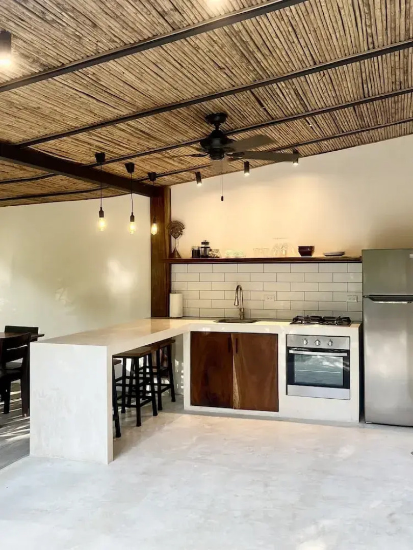 Makanas Beach Bungalows