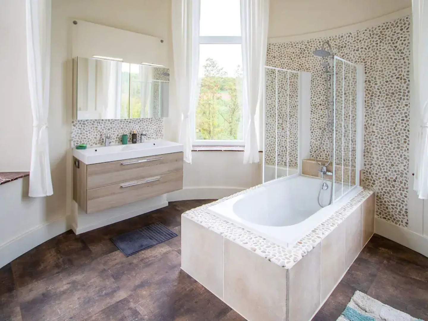 Wellness Castle With Cinema Bliss