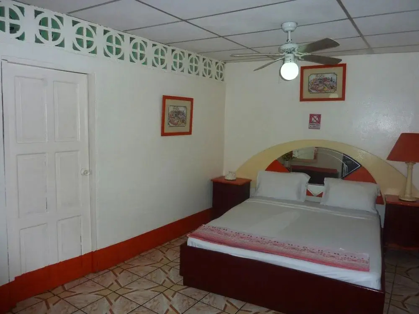 Hotel Ivania's