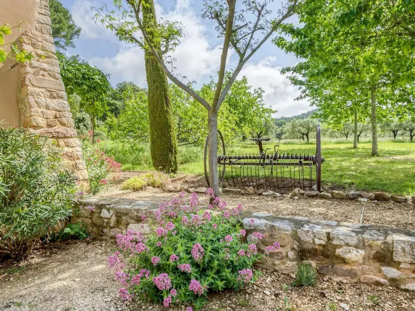 Secluded Holiday Home in Rustrel With Swimming Pool