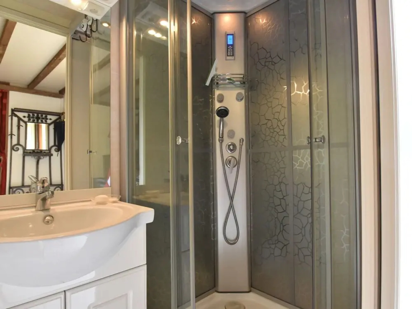 Cozy Holiday Home in Villefranche-du-Perigord with TV