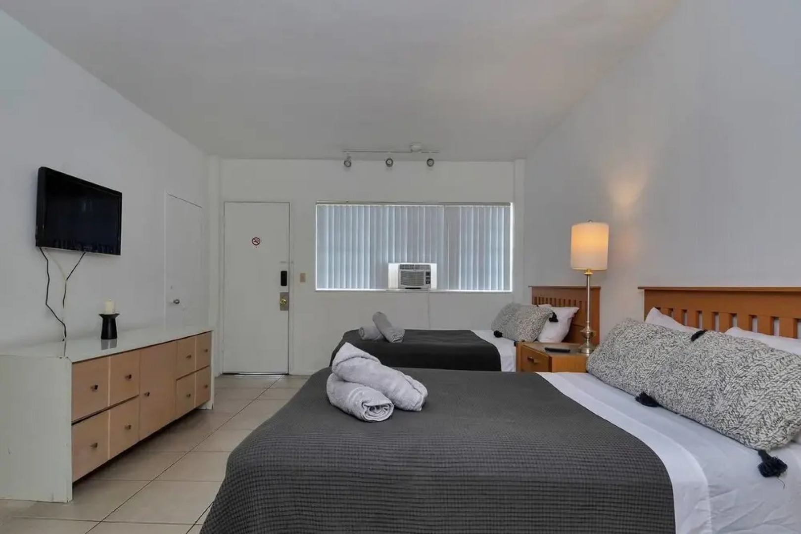Lovely Little Studio With Pool, Hallandale Beach:)