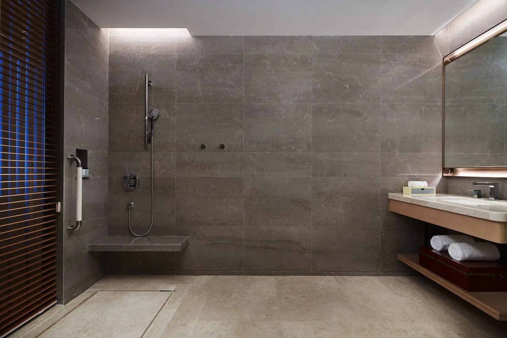 Sheraton Yunfu Xinxing Hotel