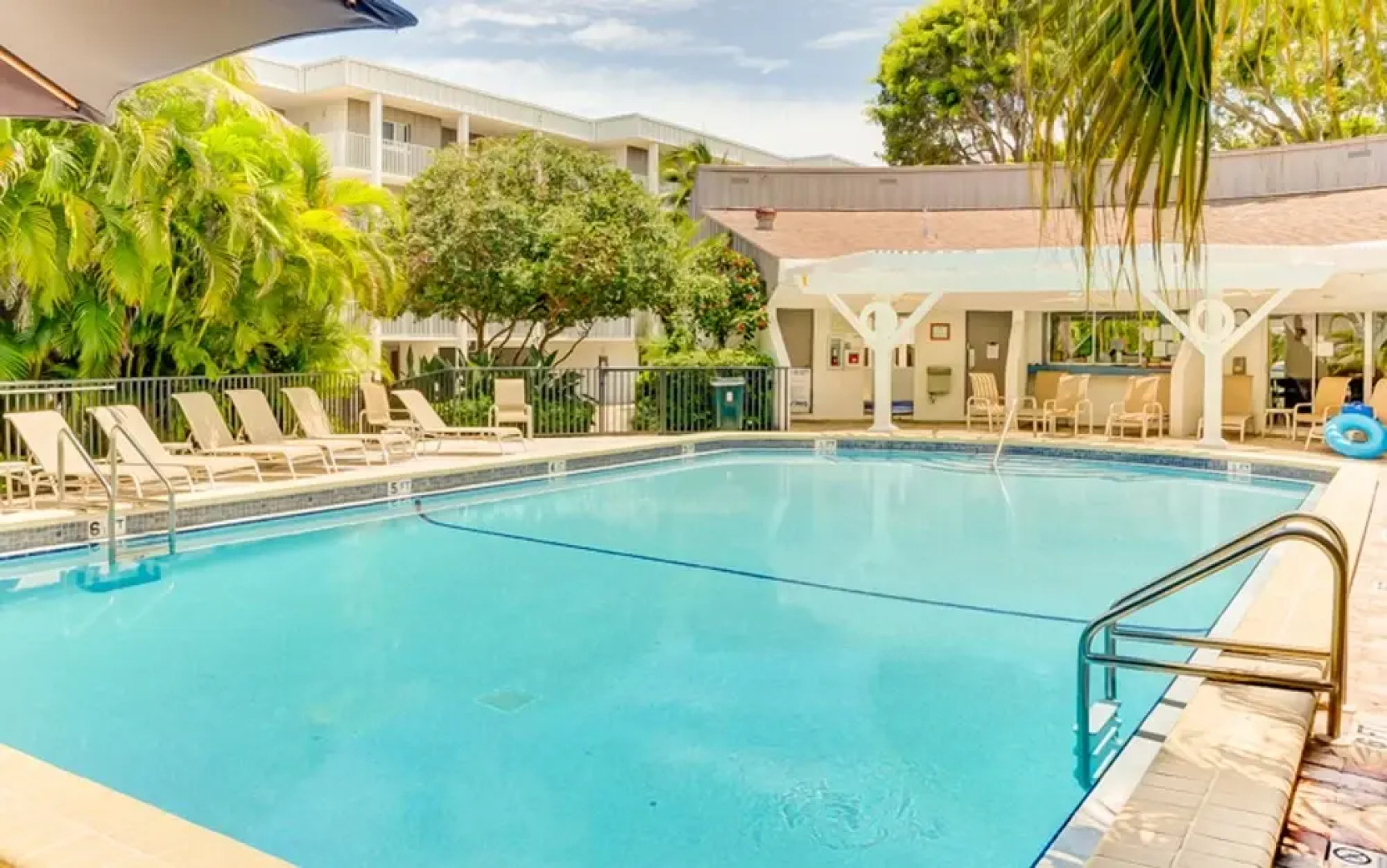 Island Beach Club 230D