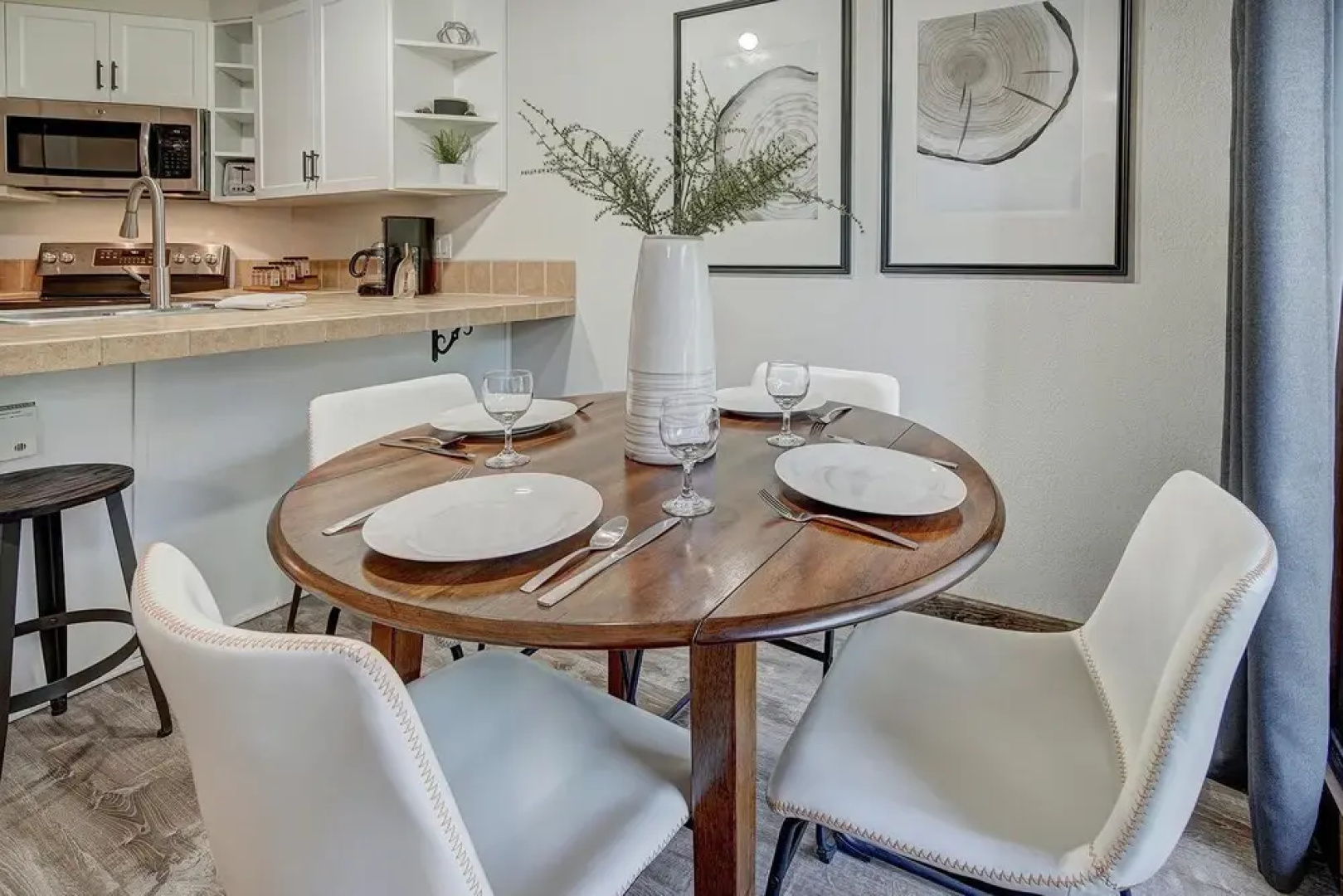 New Chic Ski-in Ski-out Condo Park