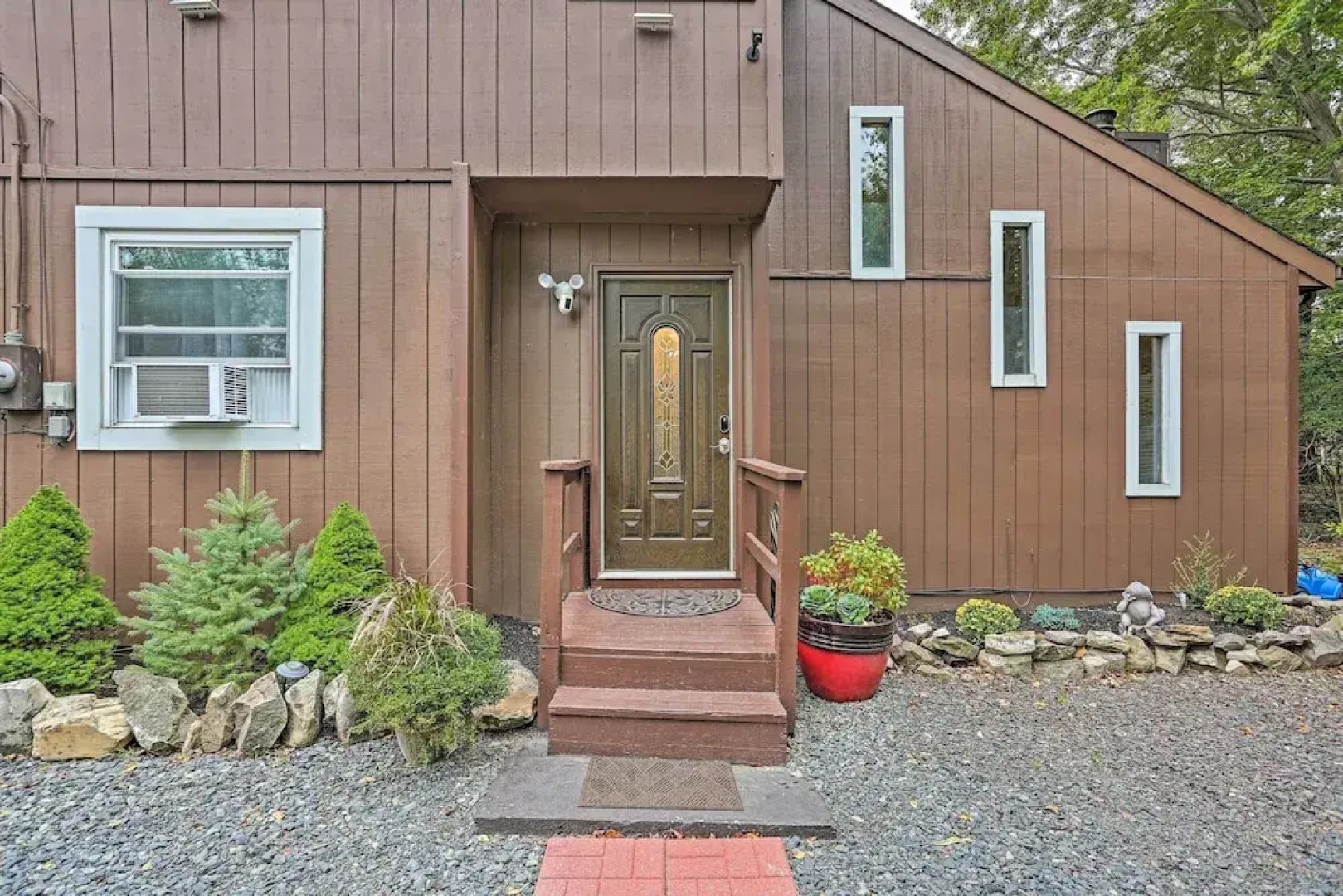 15 Mi to Camelback Ski Resort: Home w/ Deck!