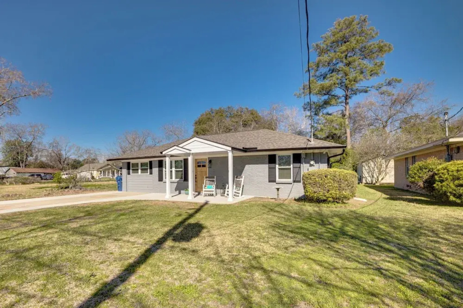 Pet-friendly Tomball Cottage: Steps to Downtown!