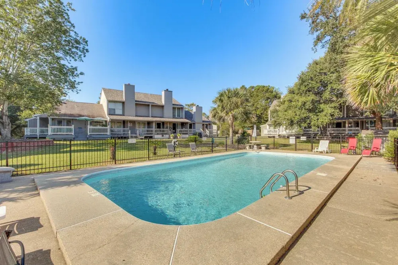 Inviting Home w/ Golf Course View in Diamondhead!