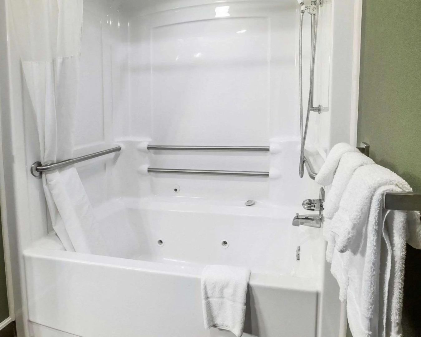 Sleep Inn & Suites Queensbury - Lake George