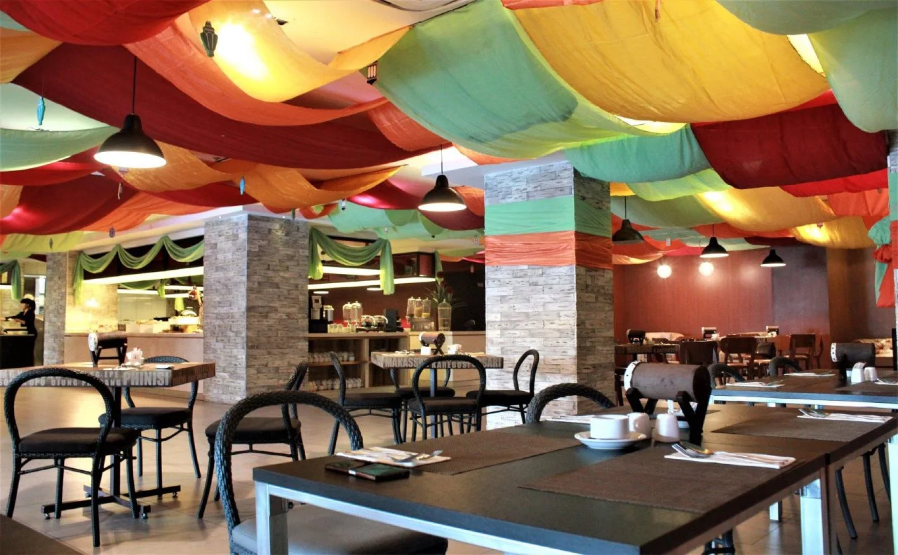 FOX Lite Royal Bay Makassar