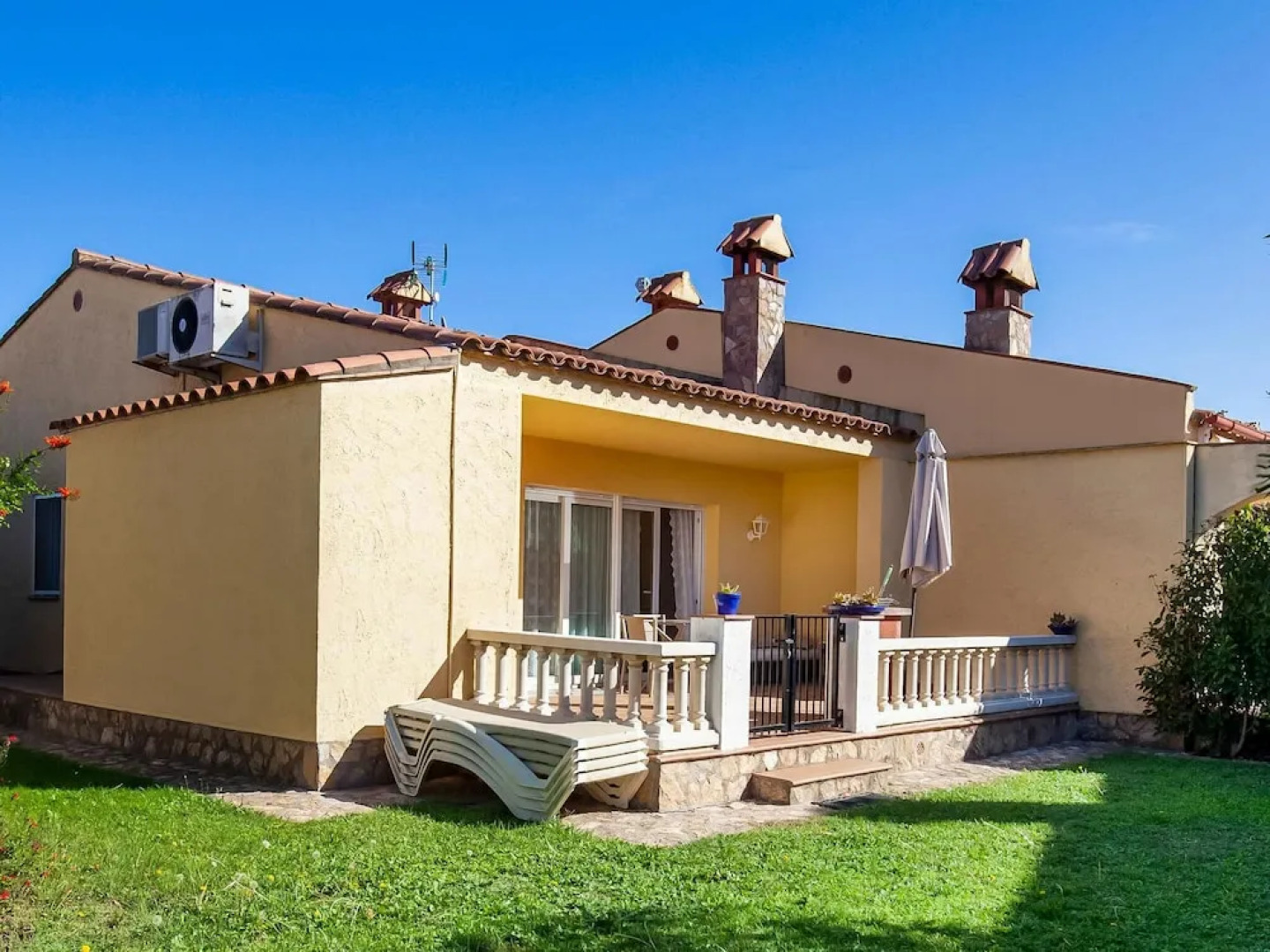 Quaint Holiday Home in Vilacolum With Swimming Pool