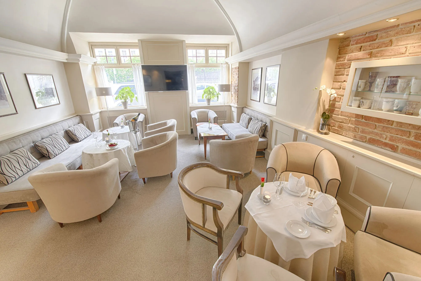 Hotel Embassy