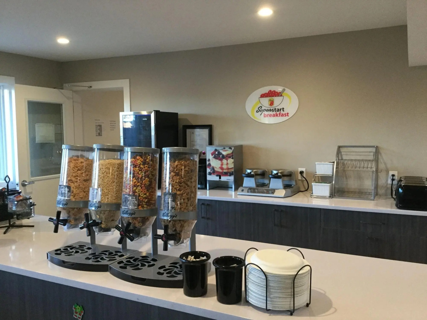 Super 8 by Wyndham Courtenay