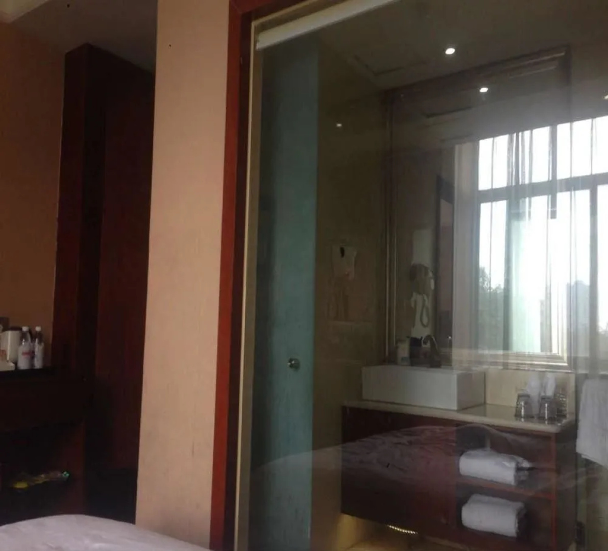 Chengdu Care U Well Hotel