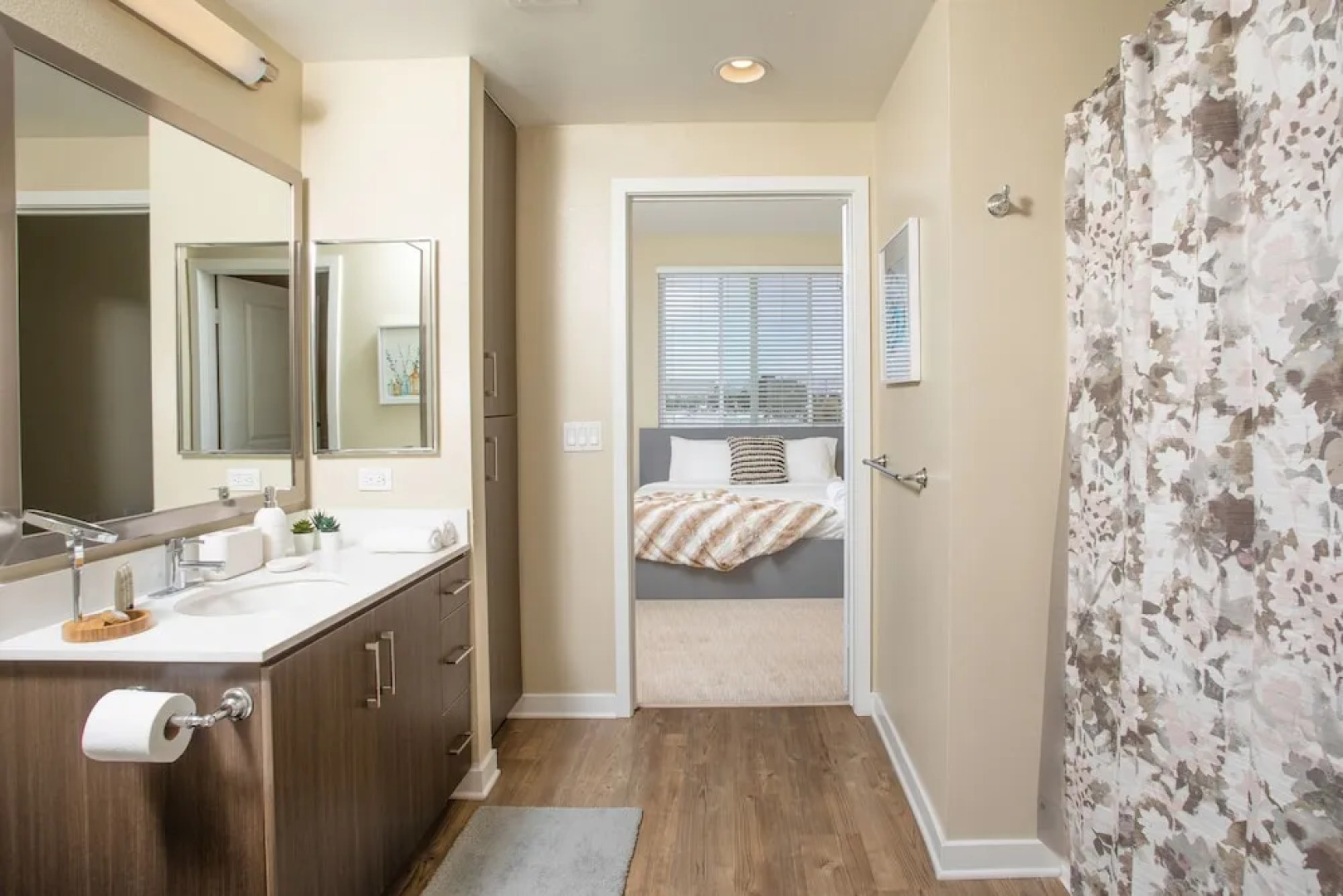 Irvine Deluxe Design Suites by A