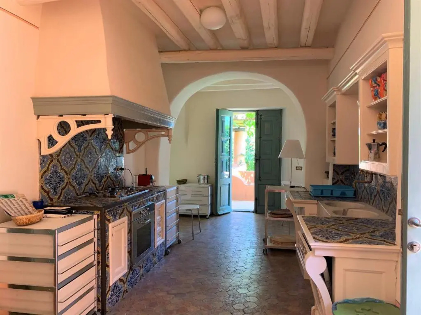 Villa Egea, elegante villa Eoliana dell'800 immersa in un curato giardino