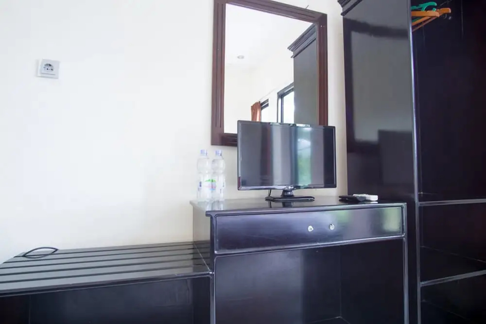 RedDoorz Syariah near Ngade Lake