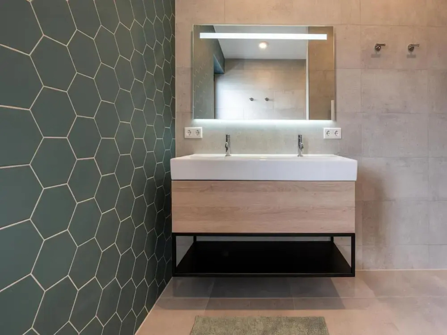 Attractive Villa With Jetty