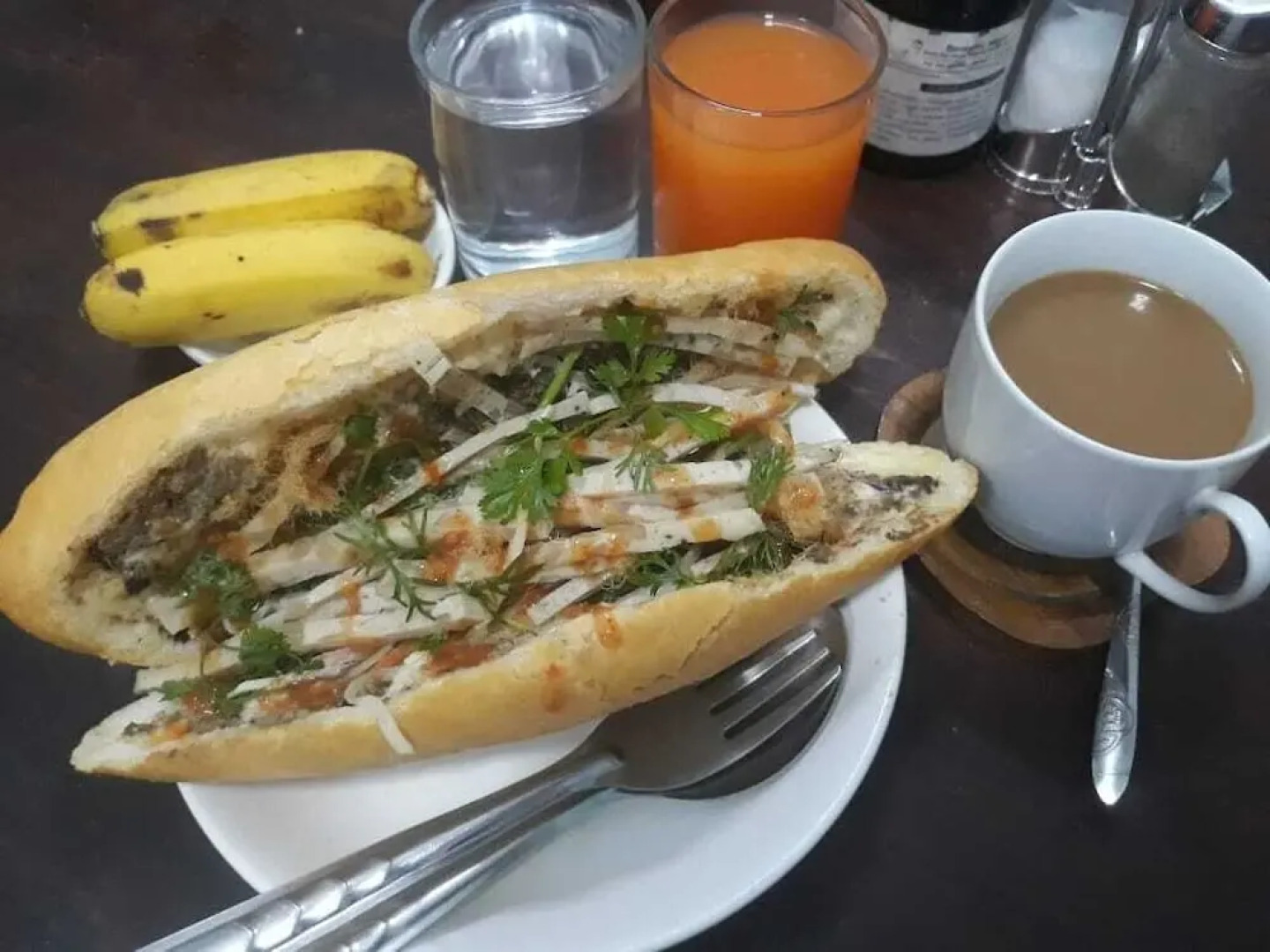 Ba'mi thakhek hostel