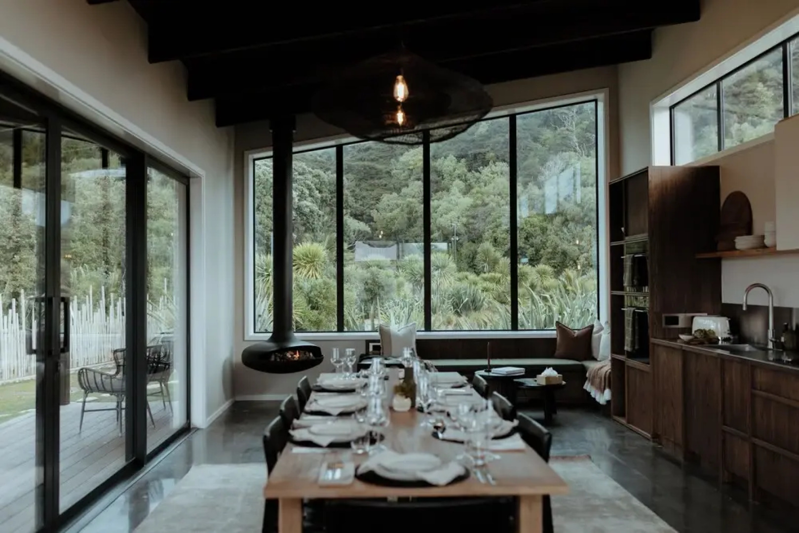 Te Whaanga Retreat & Spa Lodge & Canvastown Luxury Glamping Tents