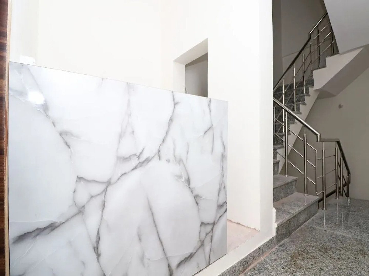 Oyo 28246 Rohtak Residency