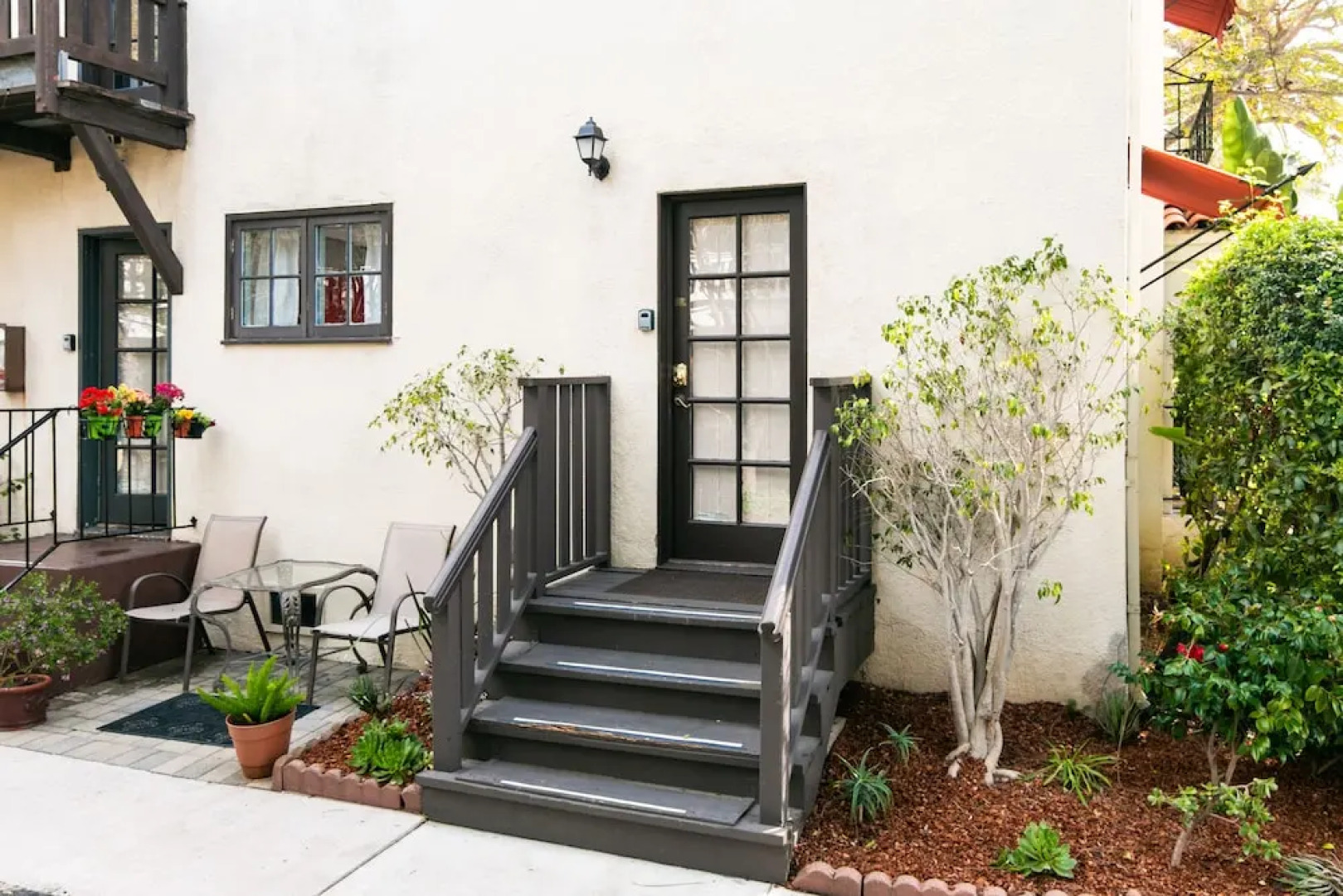 Sunny Hotel Room Corner Unit 1 Bedroom 1 Bathroom Hotel Room