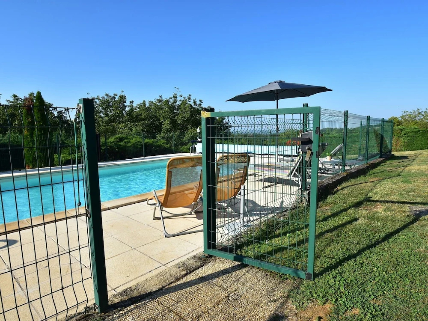 Comfortable Villa Near Alvignac With Private Swimming Pool and Stunning View