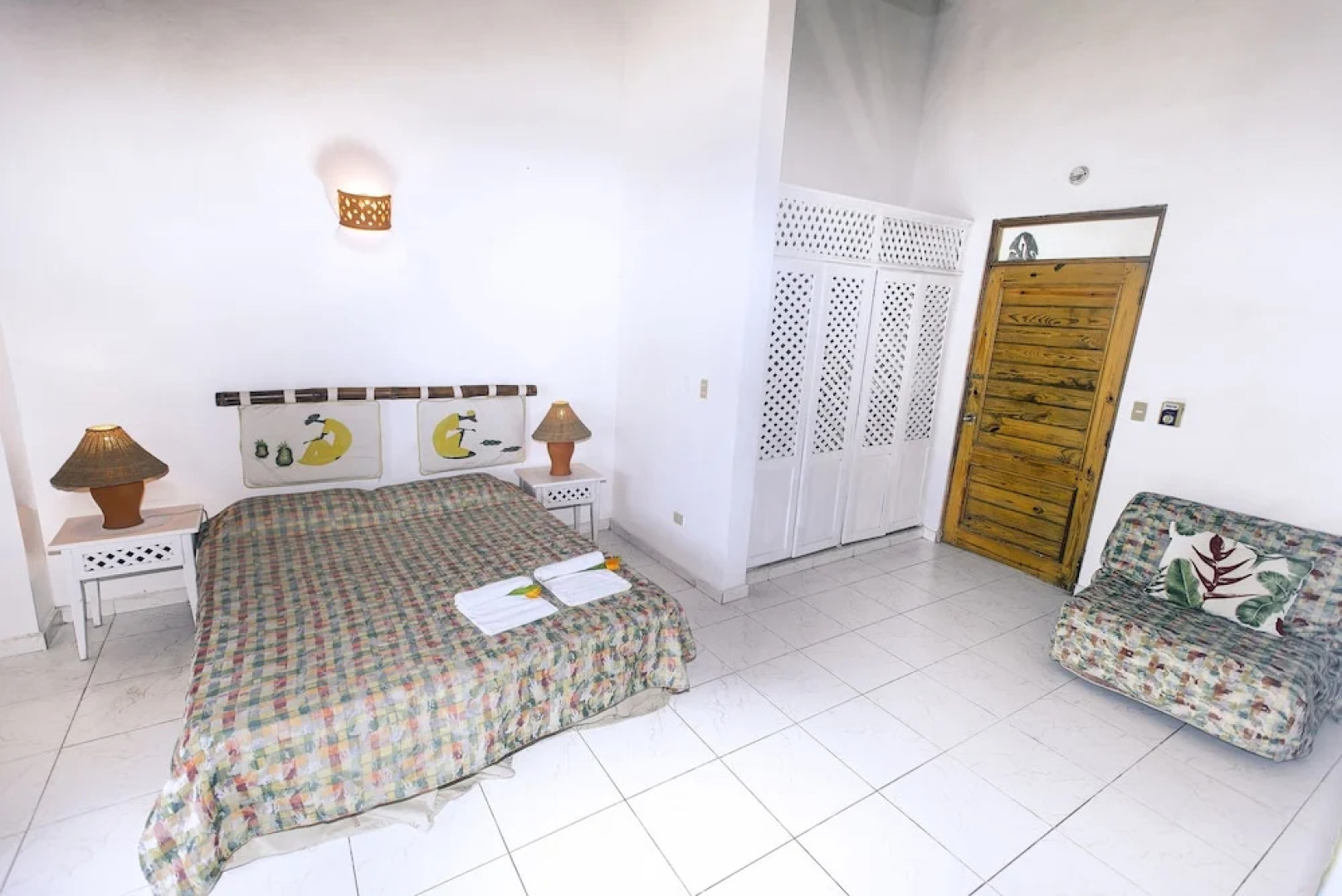 Отель Plaza Lusitania