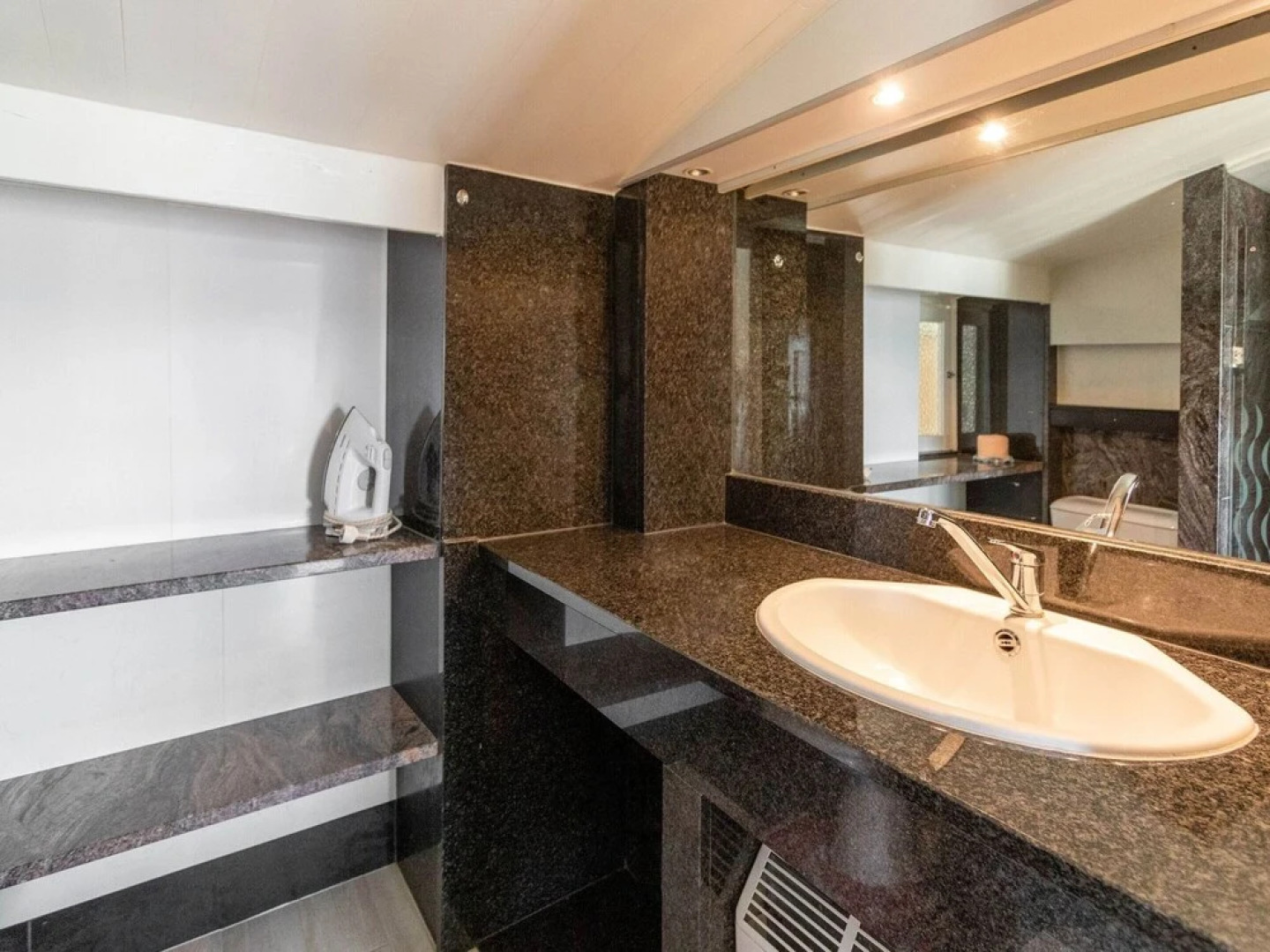 Inviting Chalet in Westouter With Garden