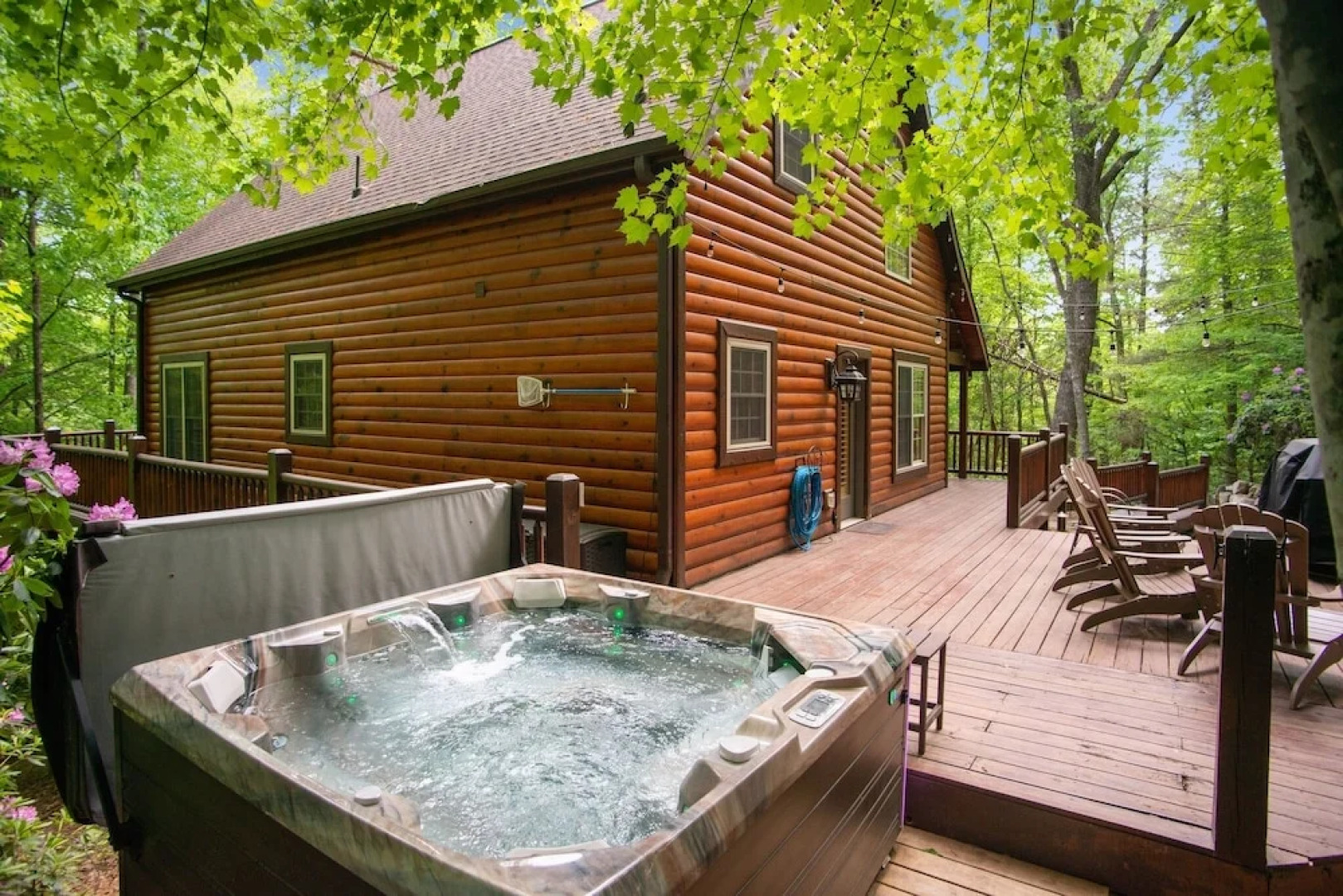 Iron Mountain Lodge 3 Bedroom Cabin by RedAwning