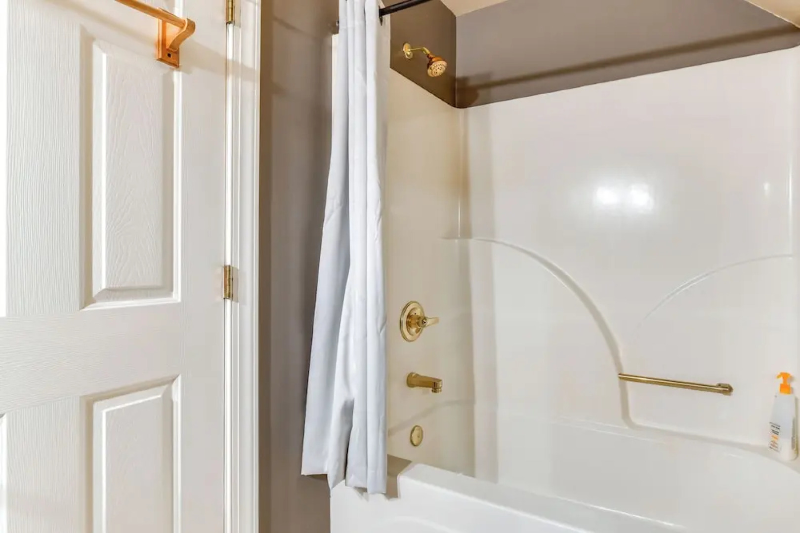 Sherrills Ford Escape w/ Hot Tub, Deck & Yard