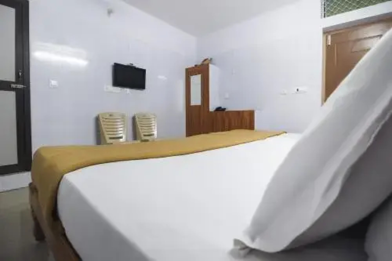 OYO 61145 J.K.S. Deluxe Lodge