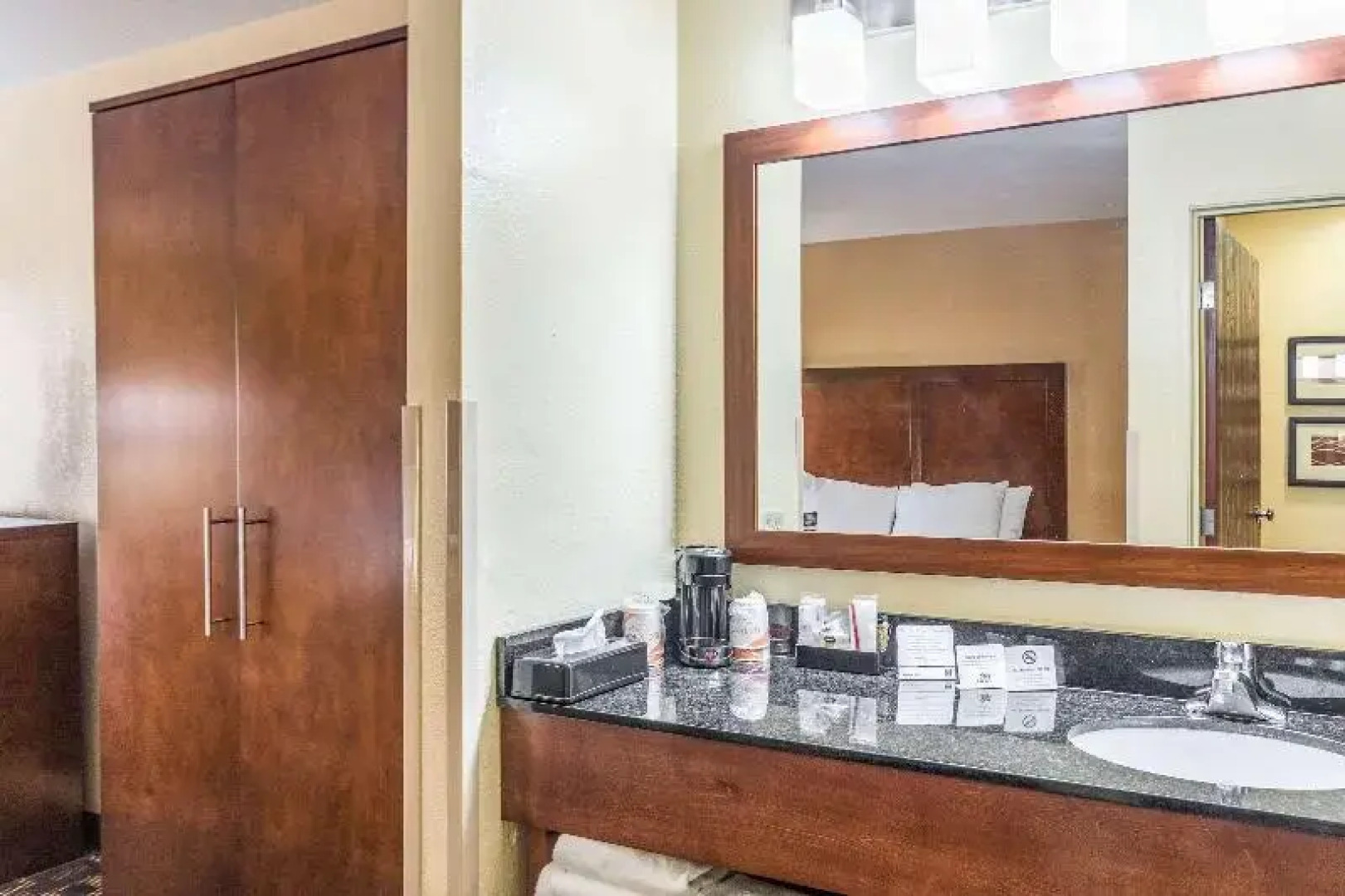 Comfort Inn and Suites North Aurora