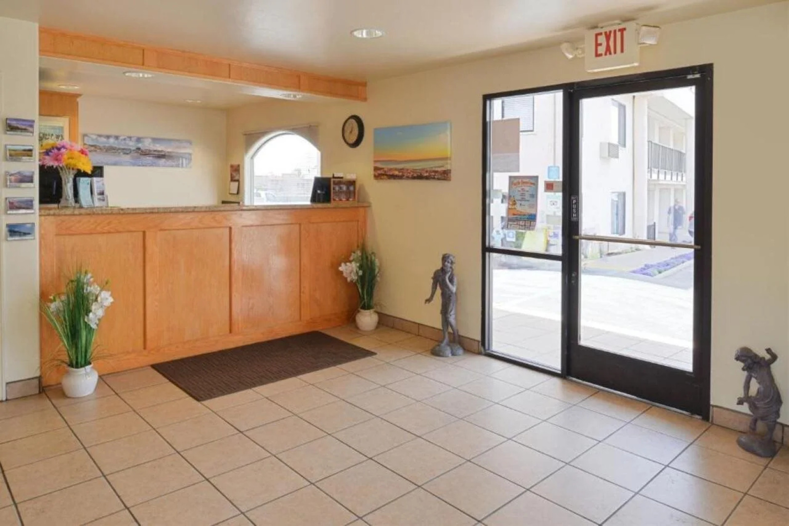 Edgewater Inn And Suites