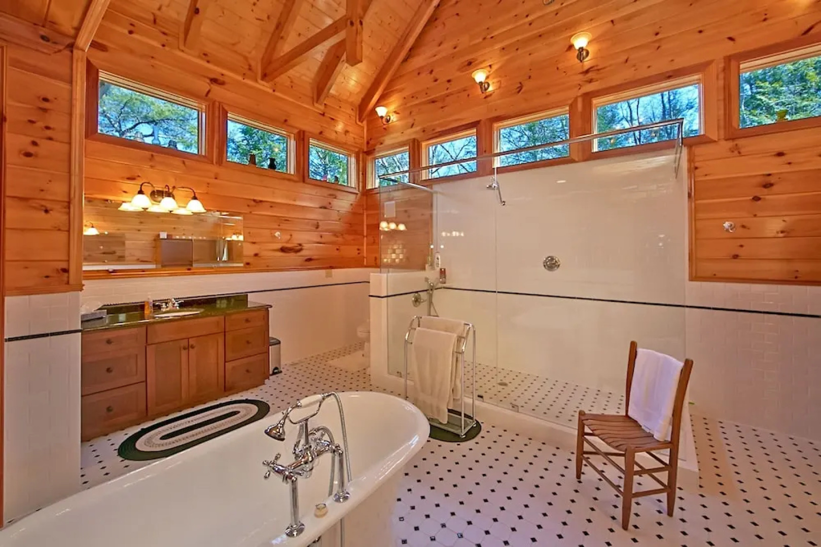 Birds Creek Mansion 650 - Six Bedroom Cabin