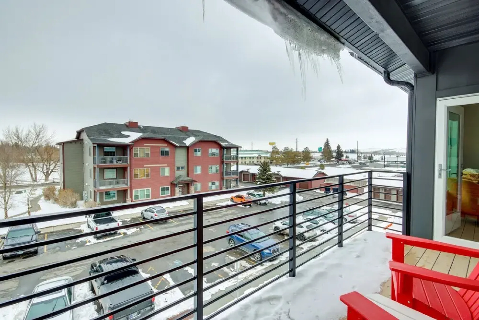 Livingston Condo w/ Balcony - 2 Mi to Downtown!