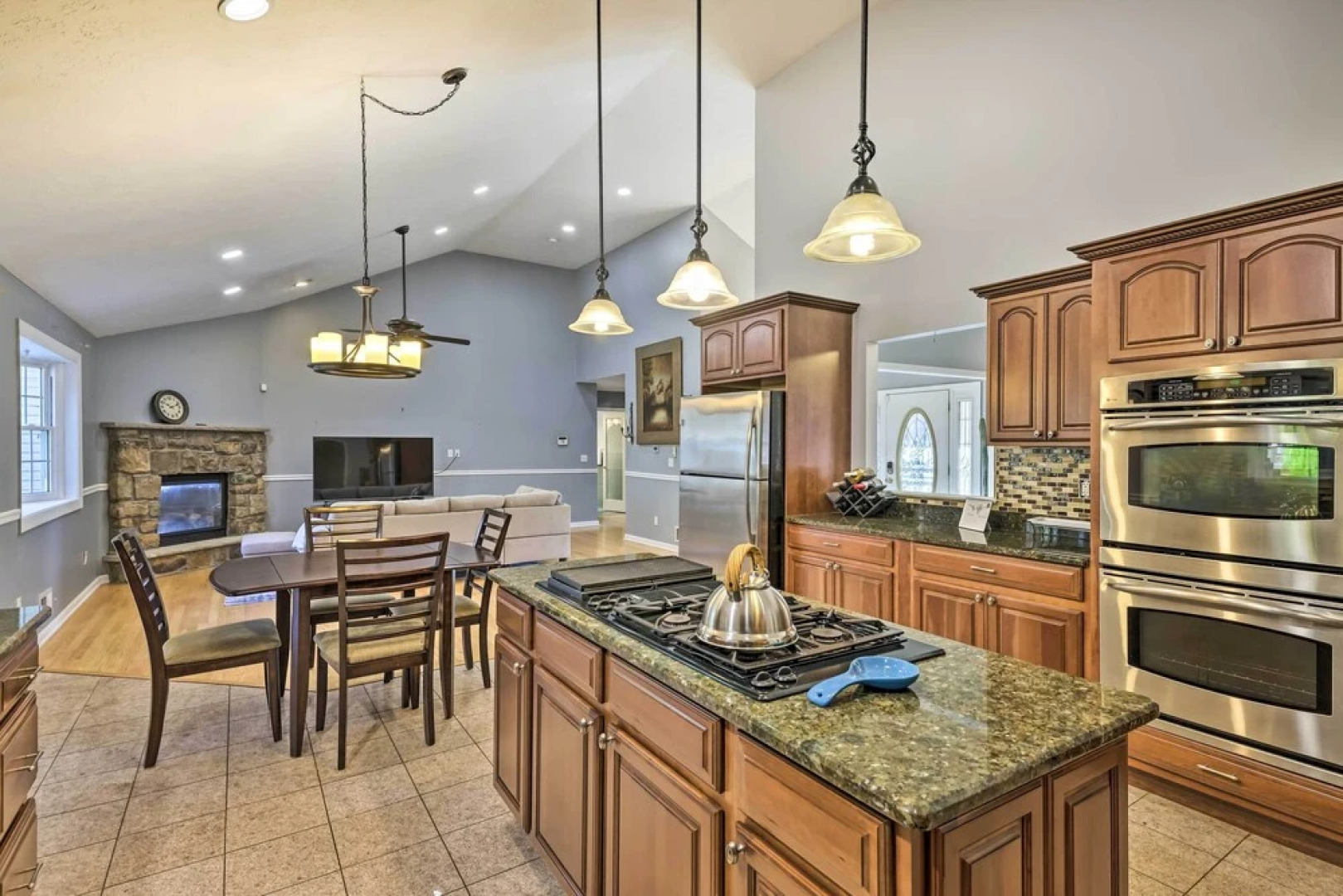 Long Pond Hideaway W/ Deck + Private Hot Tub!