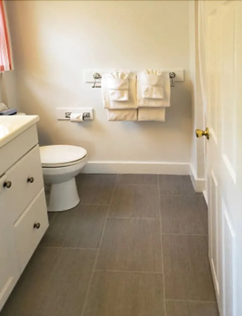 Carriage House Motel Cottages & Suites